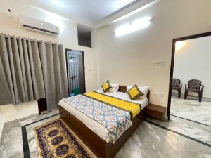 Premium homestay varanasi near temple and ghat maharaja room