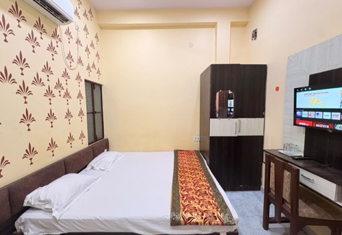 Double Bed Room with wardrobe and TV, Hotel Shivala Grand