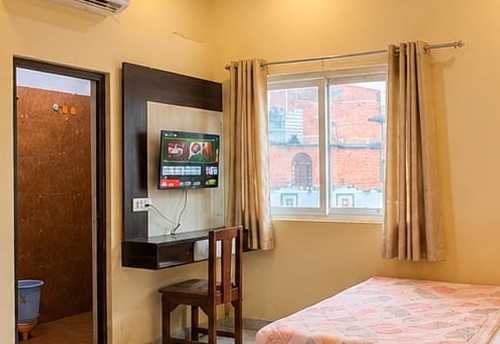 AC room at Hotel Shivala Grand, a hotel near the ghat in Varanasi