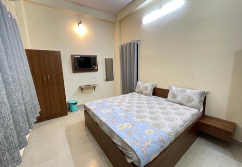 Family-friendly homestay room at Kashi Paradise Stay