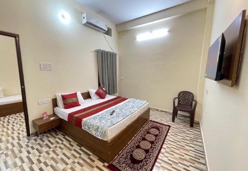 Affordable homestay room at Kashi Paradise Stay, Varanasi