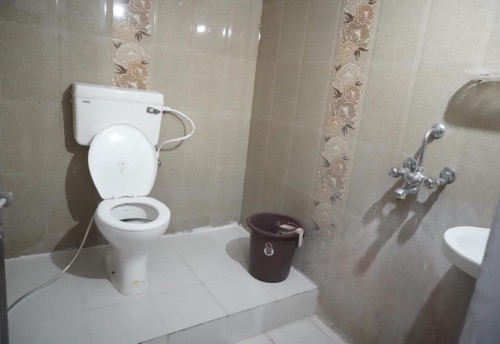 Bathroom at Kashi Paradise Stay, view 2
