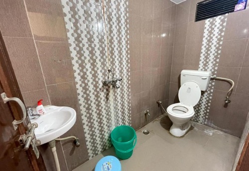 Bathroom at Kashi Paradise Stay, view 4